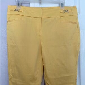 Chic Yellow Women's Cropped Pants